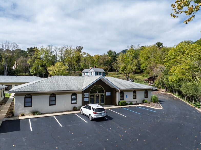 More Photos Of 367-400 Dellwood Rd, Waynesville Medical For Sale