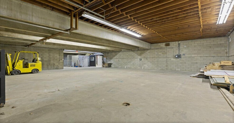 More Photos Of 200 N 13th St, Bay City Warehouse For Lease