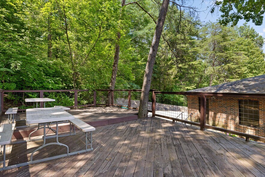 More Photos Of 901 Mountain Creek Rd, Chattanooga Office For Lease