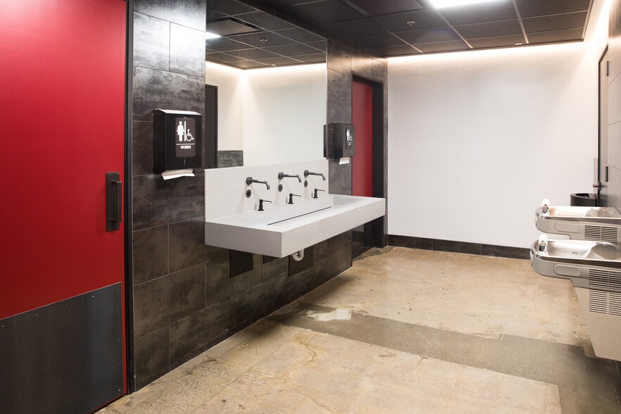 More Photos Of 20-24 California Ave, Reno Storefront Retail Office For Lease