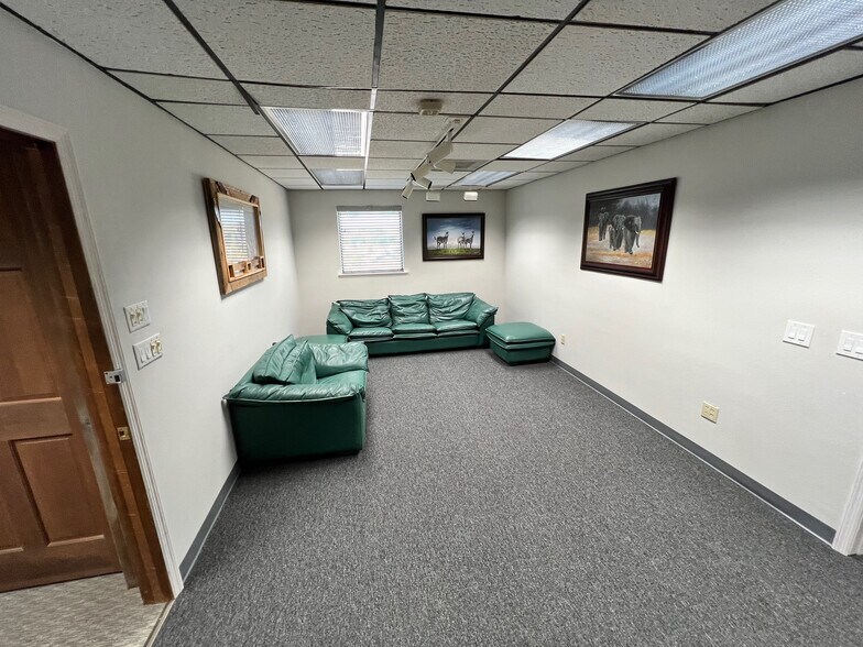 More Photos Of 1244 River View Dr, Cody Office For Lease