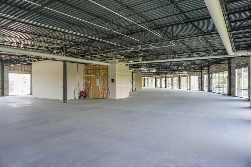 More Photos Of 10111 E 21st St N, Wichita Medical For Lease