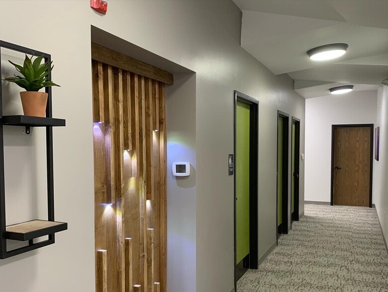 More Photos Of 1310 NW Vivion Rd, Kansas City Office For Lease