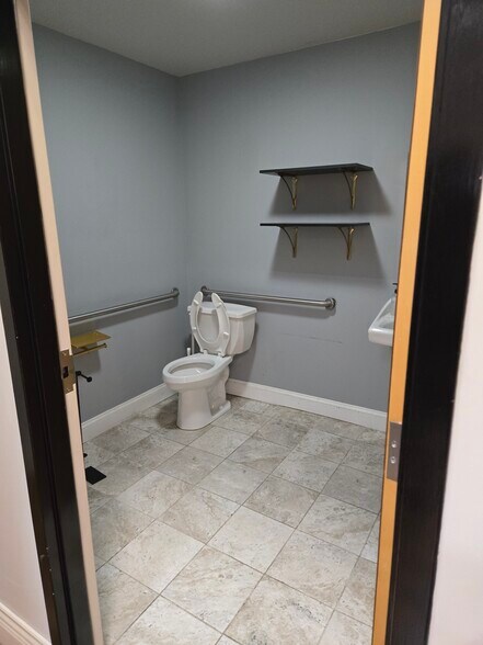 More Photos Of 653 Main St, Buffalo Storefront Retail Office For Lease