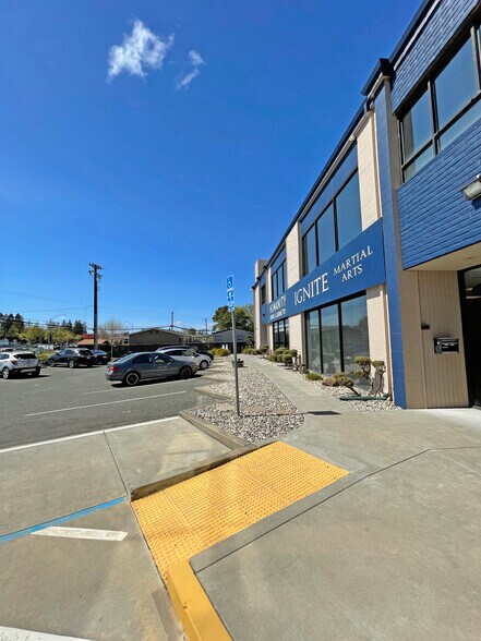 More Photos Of 3201 Cleveland Ave, Santa Rosa Office For Sale