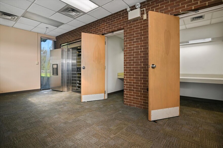 More Photos Of 209 Skyline Dr, East Stroudsburg Freestanding For Lease