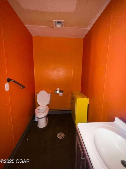 More Photos Of 622 6th St, Oswego Restaurant For Sale