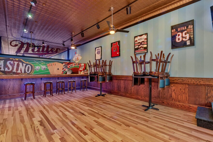 More Photos Of 152 E Main St, Dwight Bar For Lease