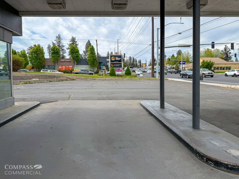 More Photos Of 1080 SE 3rd St, Bend Service Station For Lease