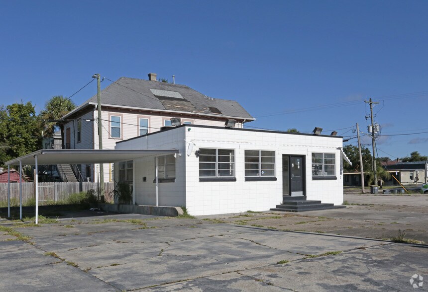 More Photos Of 1352 N Main St, Jacksonville Auto Dealership For Lease