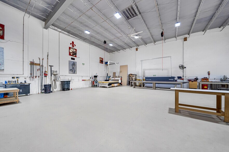 More Photos Of 3141 NW 40th St, Miami Warehouse For Sale