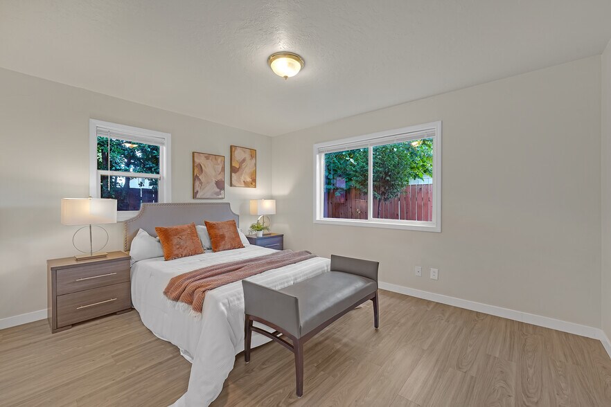 More Photos Of 9212 SE Bush St, Portland Specialty For Sale