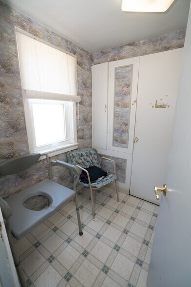 More Photos Of 1806 Pine Grove Ave, Port Huron Storefront Retail Office For Sale