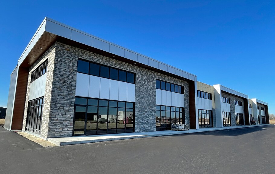 More Photos Of 4915 Portage Av, Headingley Flex For Lease