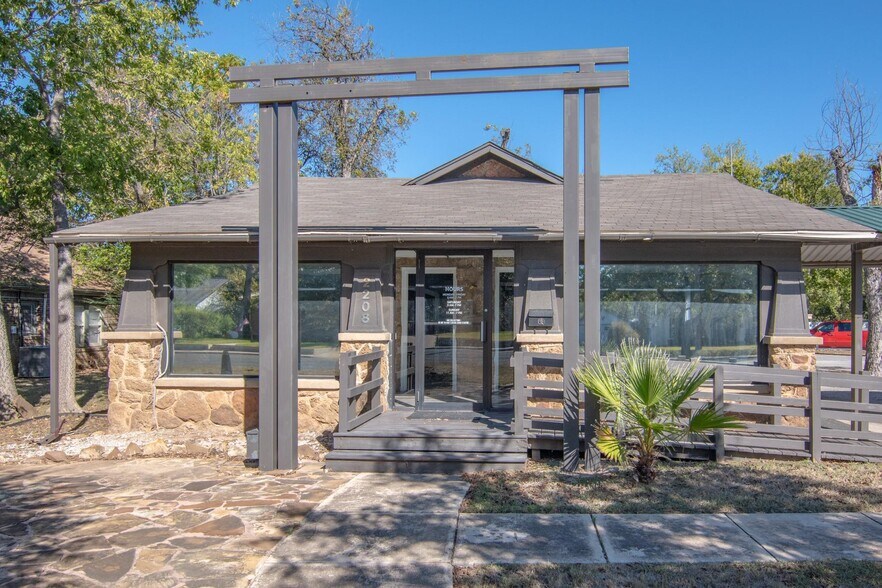 More Photos Of 2208 Austin Ave, Brownwood Flex For Sale