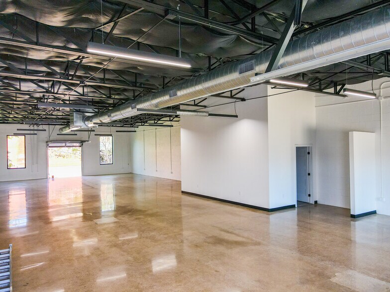 More Photos Of 1337-1341 Crampton St, Dallas Distribution For Lease