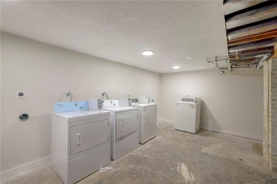 More Photos Of 109 E 40th St, Kansas City Apartments For Sale