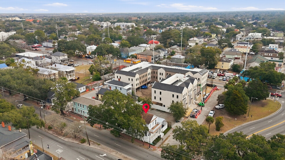More Photos Of 422 W 43rd St, Savannah Storefront Retail Office For Lease