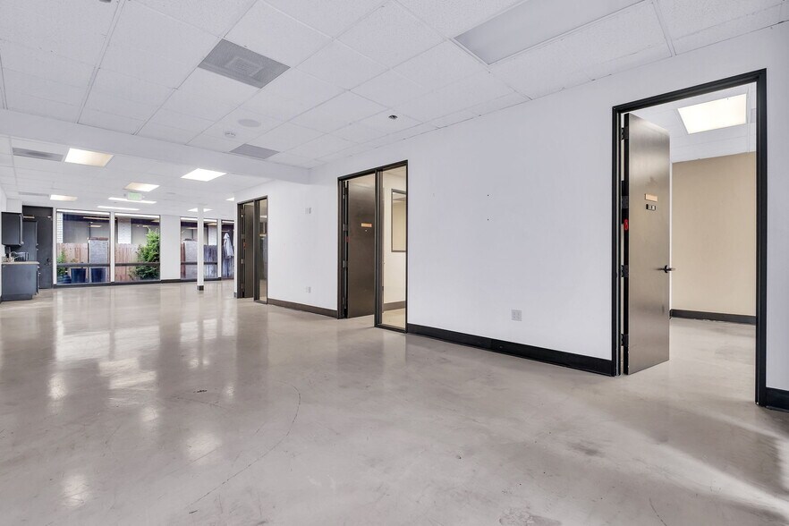 More Photos Of 550 N Golden Circle Dr, Santa Ana Office For Lease