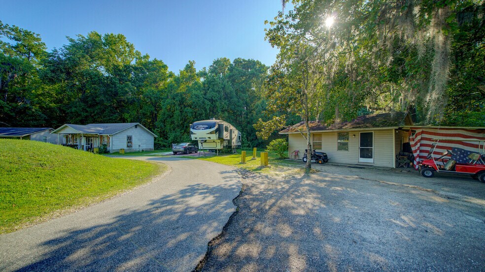 More Photos Of 3297 US 17 Hwy, Green Cove Springs Bar For Sale
