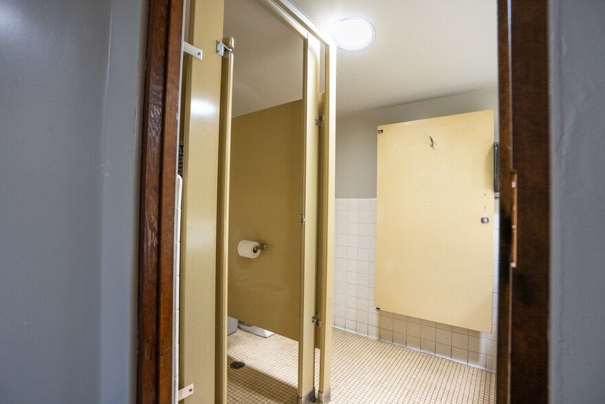 More Photos Of 4946 Florence Ave, Bell Medical For Lease