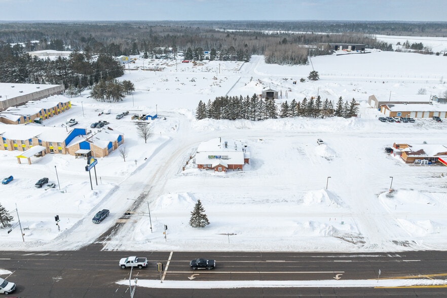 More Photos Of 904 N Railroad St, Eagle River Specialty For Sale