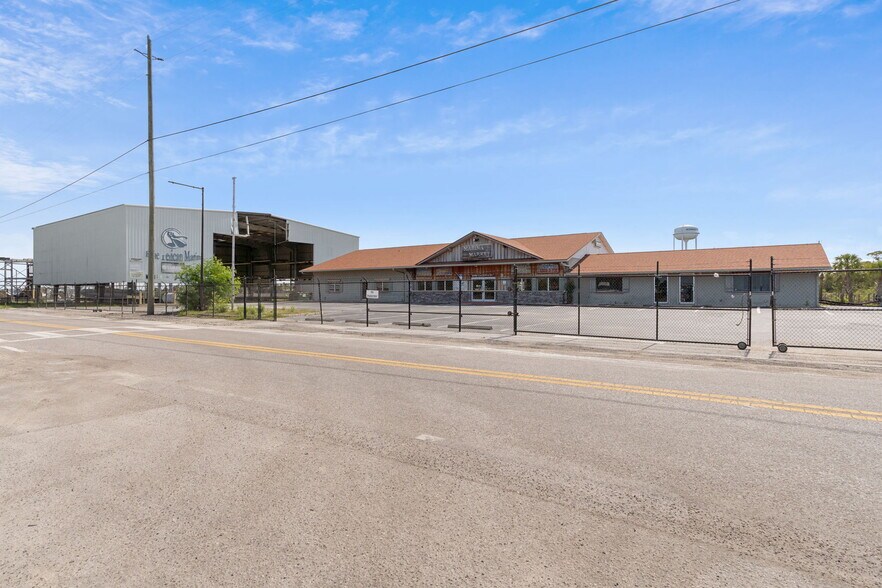 Primary Photo Of 5000 Calienta St, Hernando Beach Marina For Sale