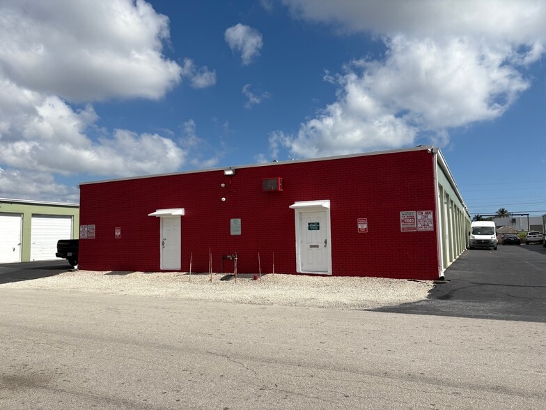 More Photos Of 4800 NE 11th Ave, Oakland Park Self Storage For Sale