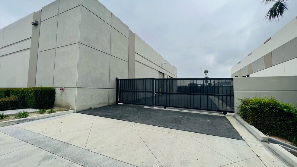 More Photos Of 390 N Ponderosa Ave, Ontario Warehouse For Sale