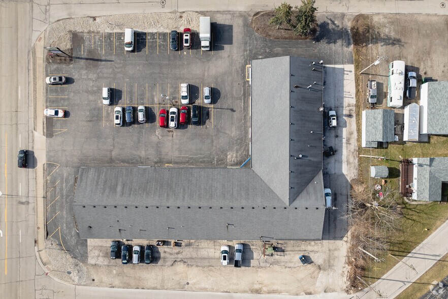More Photos Of 3401 Woodville Rd, Northwood Storefront For Lease