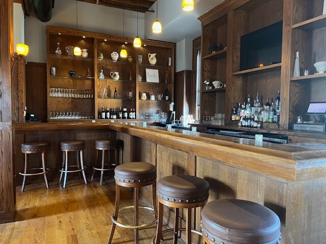 More Photos Of 98 W Main St, West Dundee Restaurant For Lease