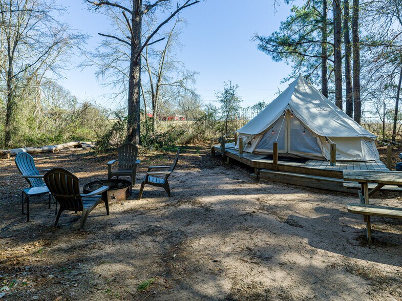 More Photos Of 11201 County Road 203, Plantersville Specialty For Sale