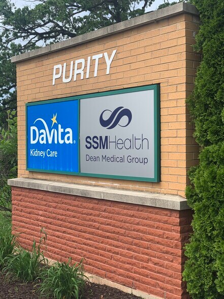 More Photos Of 525 Handeyside Ln, Fort Atkinson Office For Sale