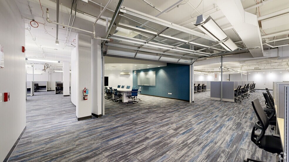 More Photos Of 225 W Superior St, Chicago Office For Sale