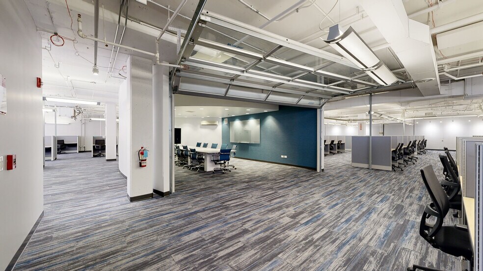 More Photos Of 225 W Superior St, Chicago Office For Sale