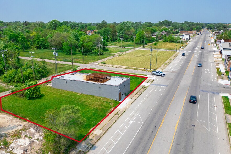 More Photos Of 16445 Hamilton Ave, Highland Park Freestanding For Sale