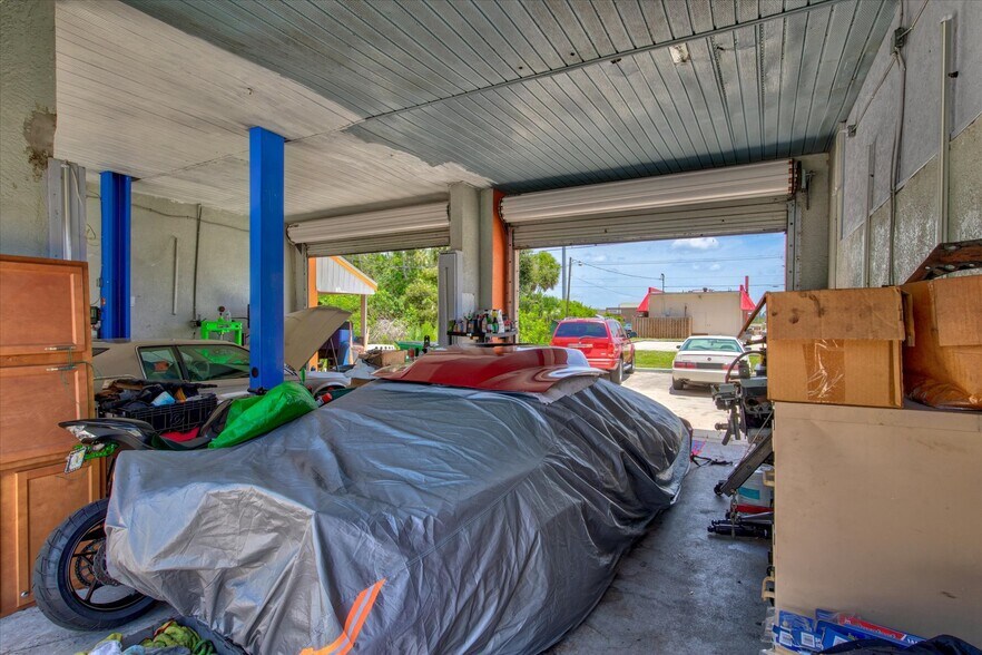 More Photos Of 15182 Dahlgren Ave, Port Charlotte Carwash For Sale