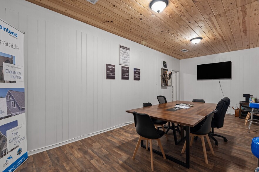 More Photos Of 531 Central Ave, Laurel Flex For Sale