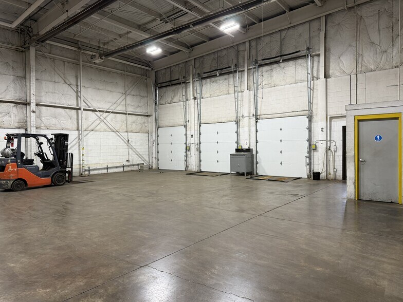 More Photos Of 2100 Cedar St, Fremont Distribution For Lease