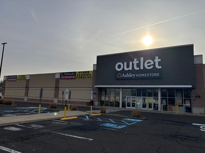 More Photos Of 9701 Roosevelt Blvd, Philadelphia Unknown For Lease