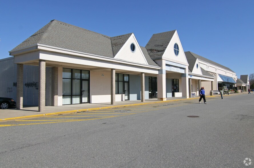 Primary Photo Of 77 Quaker Meeting House Rd, Sandwich Storefront For Lease