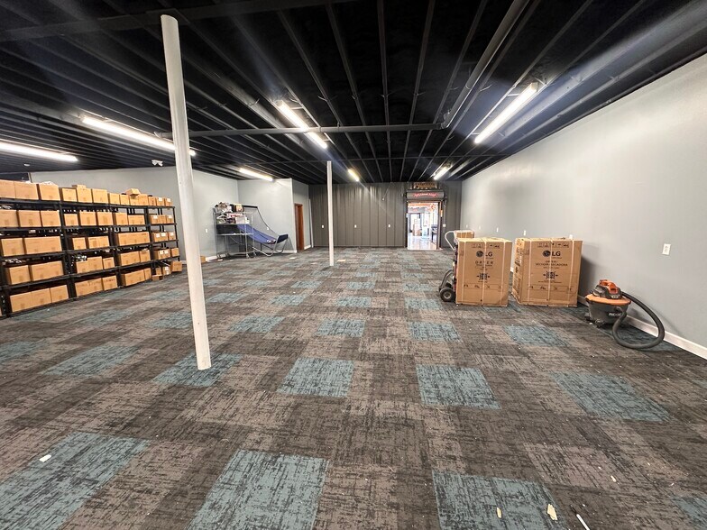 More Photos Of 1623-1635 Chicago Dr SW, Grand Rapids Freestanding For Lease