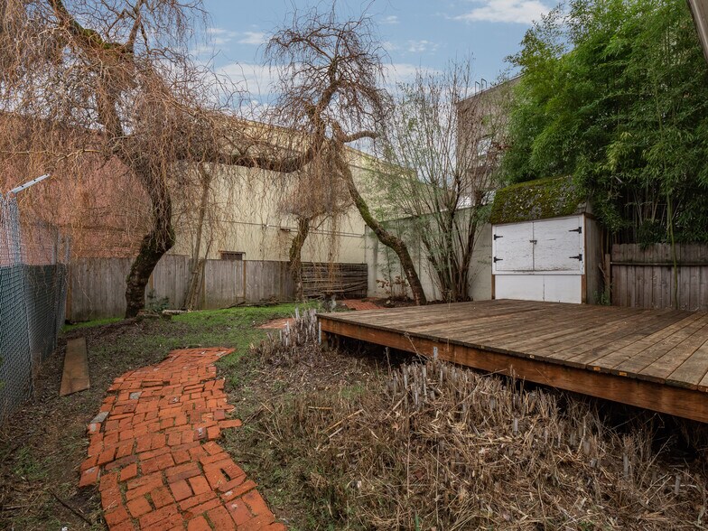 More Photos Of 317 NE Sacramento St, Portland Office For Sale