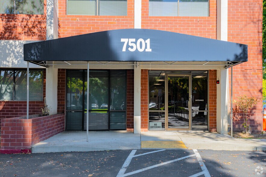 More Photos Of 7501 Hospital Dr, Sacramento Medical For Lease