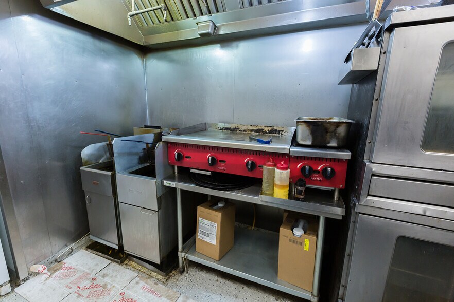 More Photos Of 1140 Kermit St, Plainview Restaurant For Sale