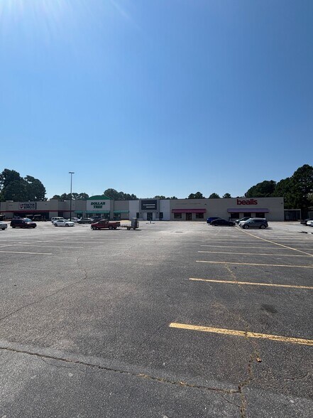 More Photos Of 966 Big a Rd, Toccoa General Retail For Lease