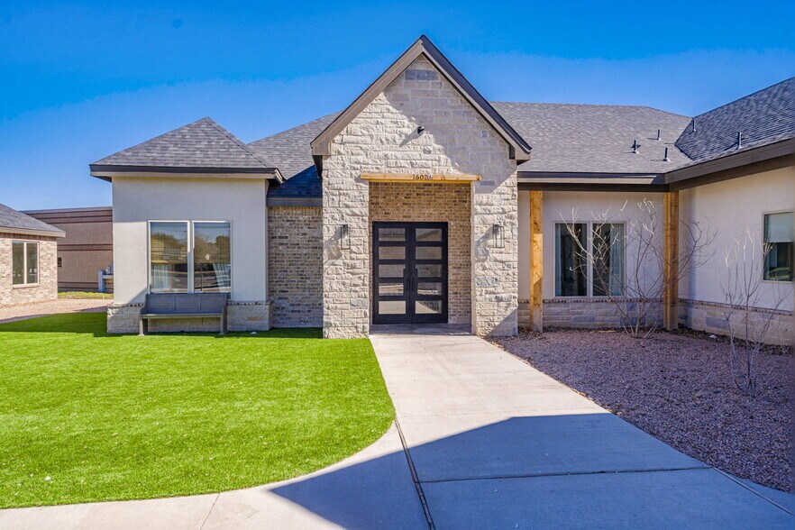 More Photos Of 1602 Tarleton St, Midland Office For Sale