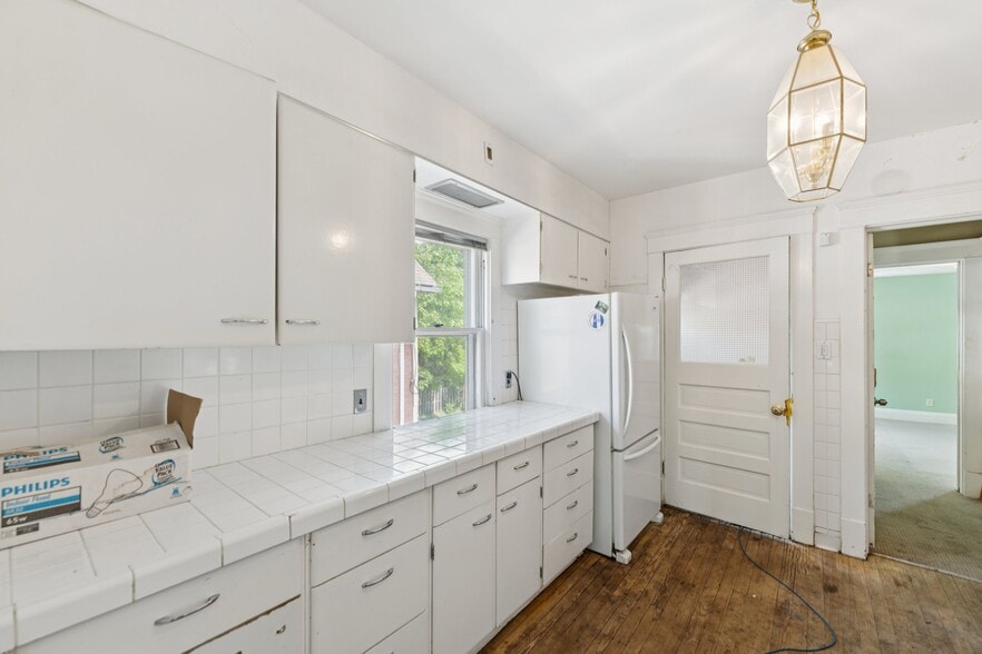 More Photos Of 12610 Larchmere Blvd, Cleveland General Retail For Sale