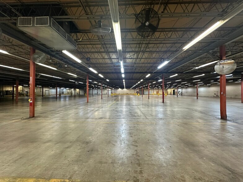 More Photos Of 4070 Shirley Dr SW, Atlanta Distribution For Sale