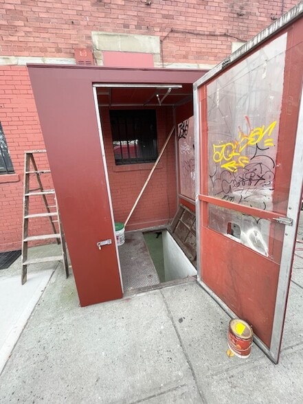 More Photos Of 507 Vandervoort Ave, Brooklyn Flex For Lease